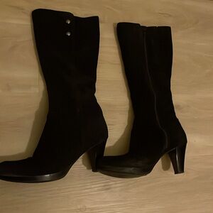Black suede mid-calf La Canadienne boots